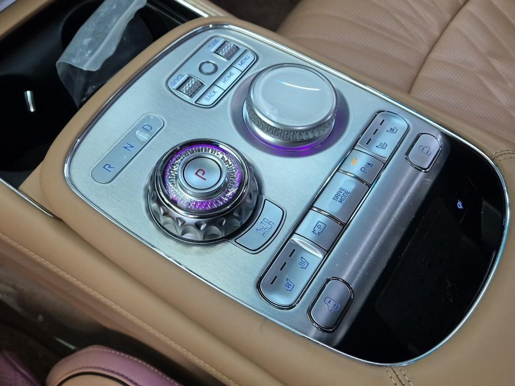 Genesis G90 - Vista 8