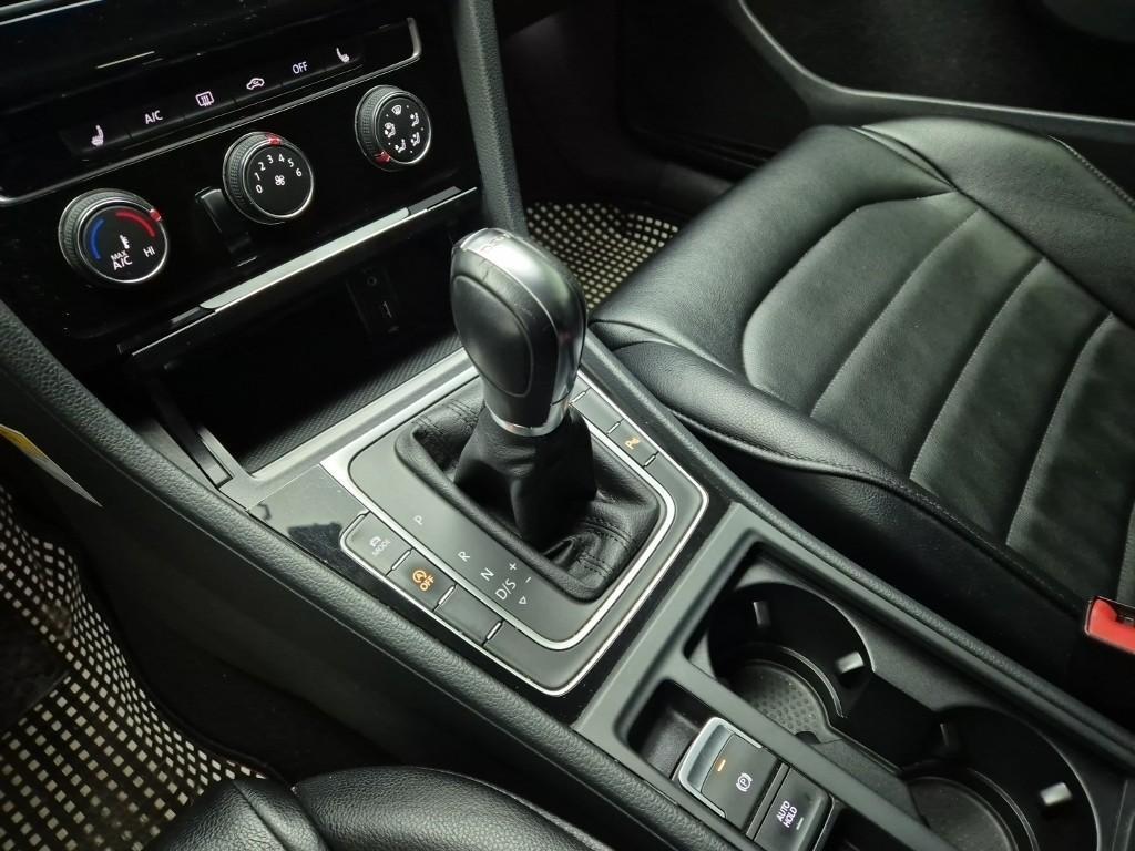 Volkswagen Golf - Vista 8