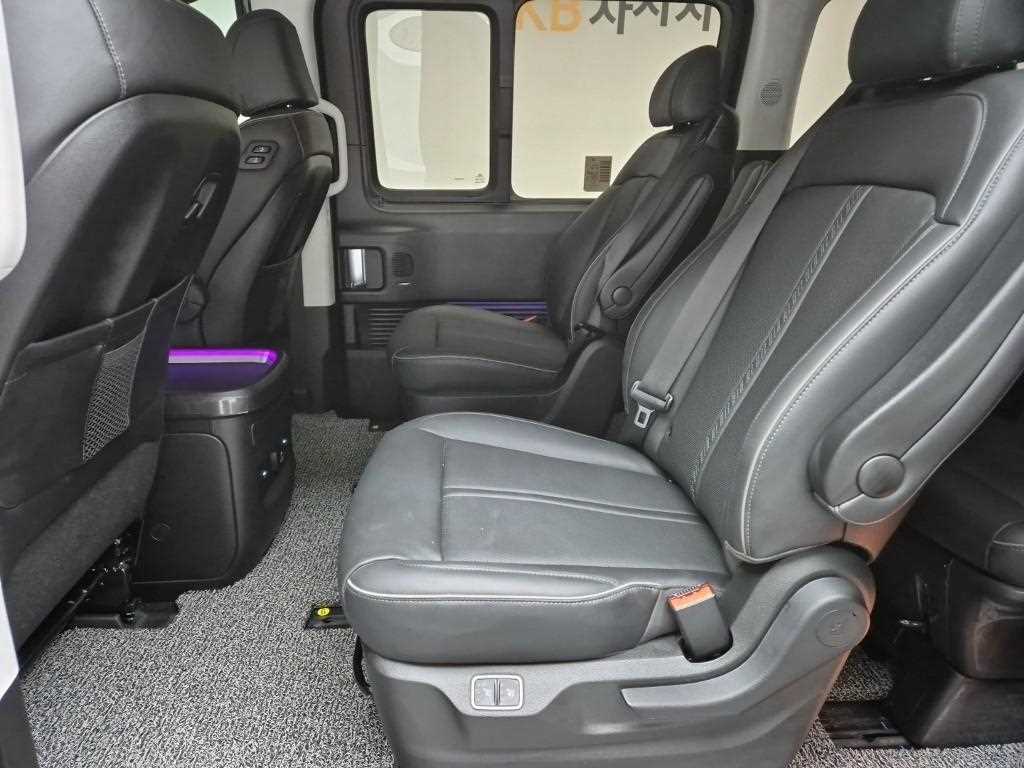 HYUNDAI Staria - Vista 12