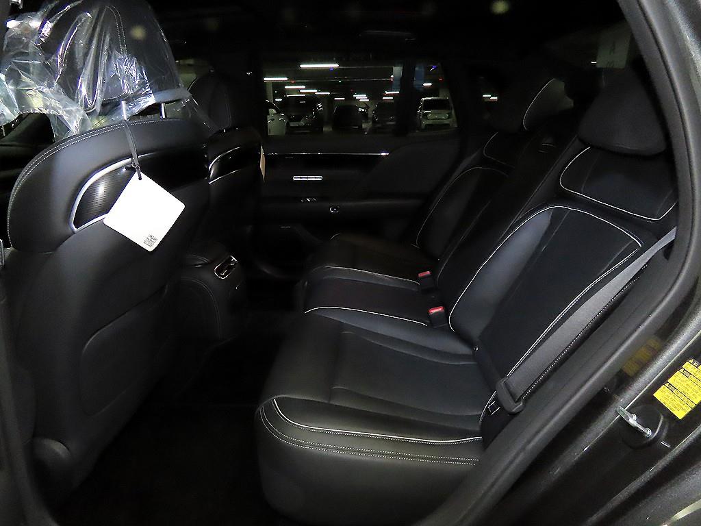 Genesis G90 - Vista 7