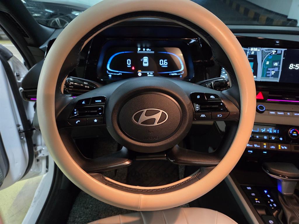 HYUNDAI Avante - Vista 9