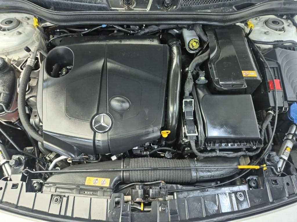 Mercedes Benz GLA Class - Vista 5