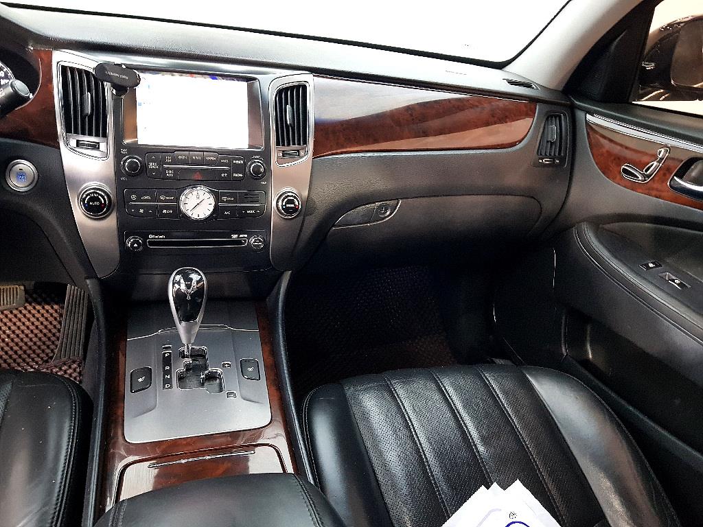 HYUNDAI Equus - Vista 10