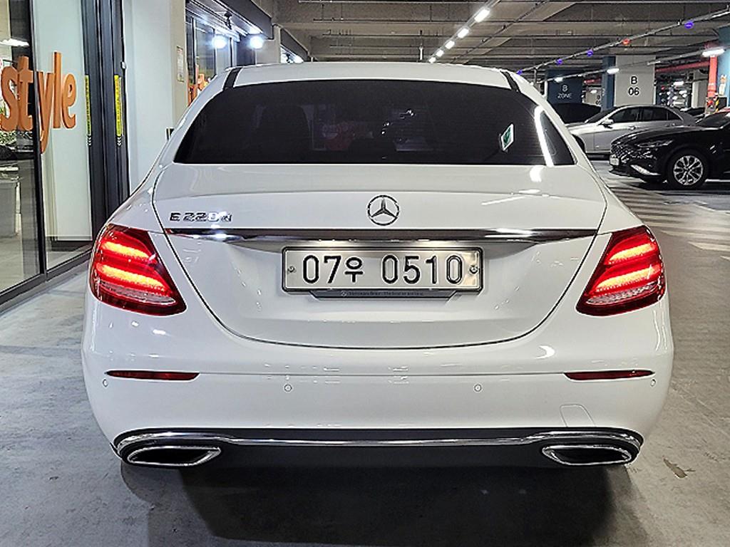 Mercedes Benz E class - Vista 5