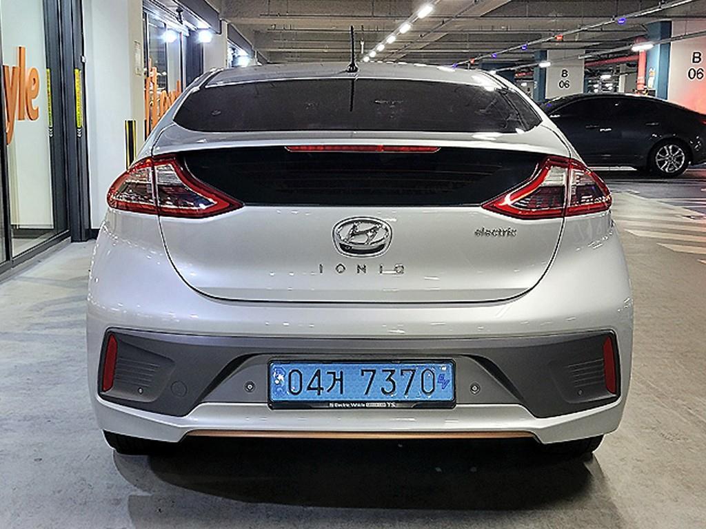 HYUNDAI Ioniq - Vista 5