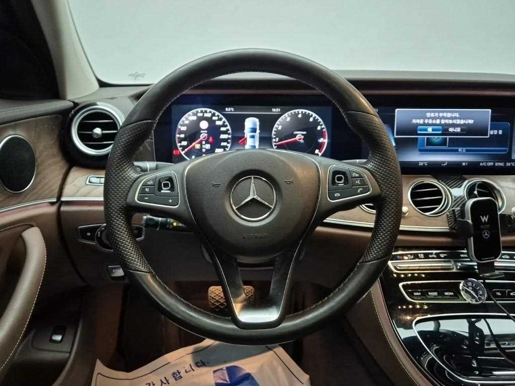 Mercedes Benz E class - Vista 9