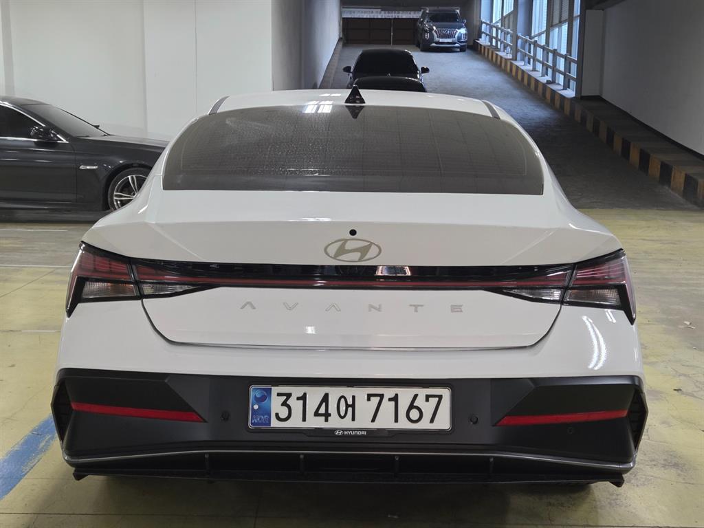 HYUNDAI Avante - Vista 4