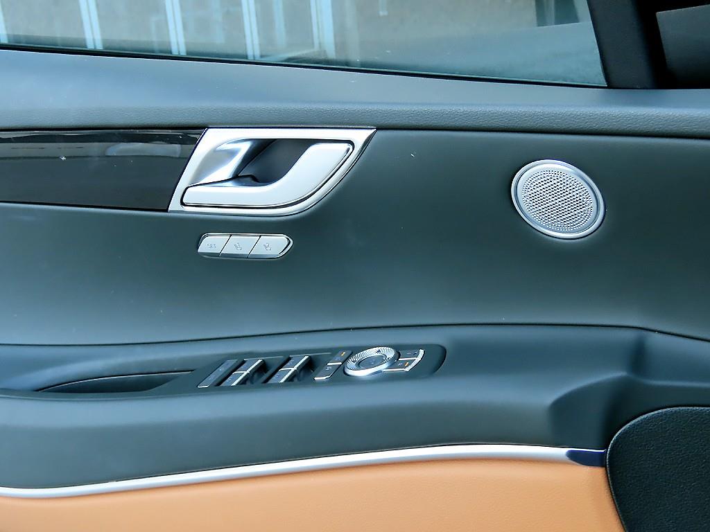 Genesis GV80 - Vista 11