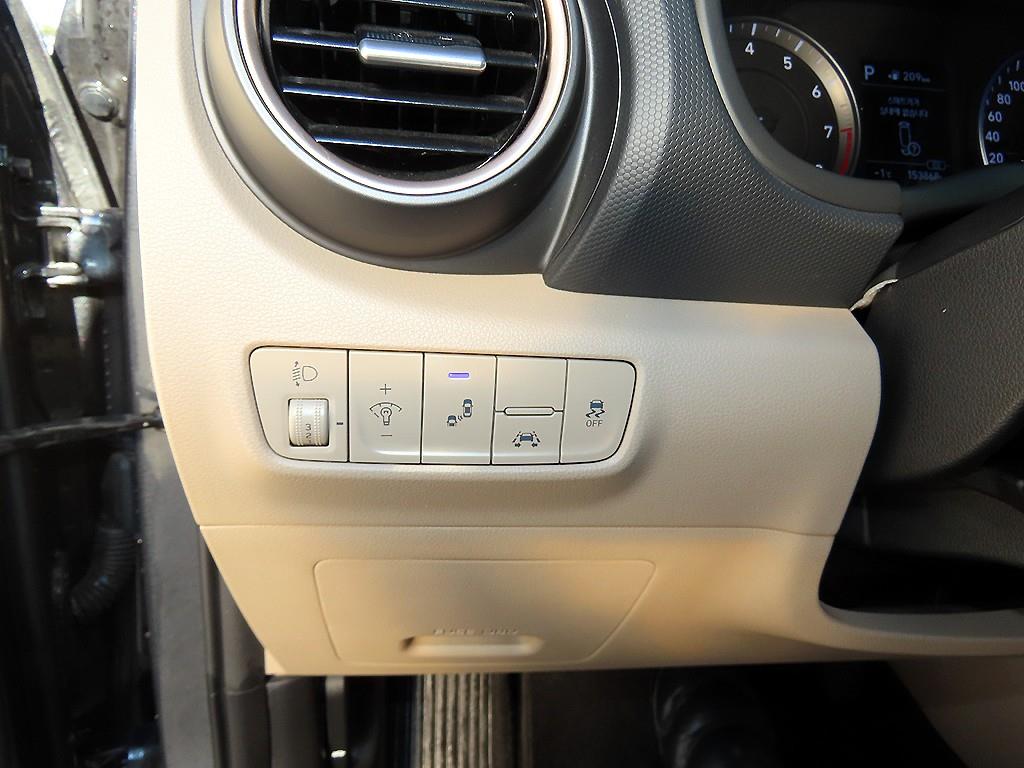 HYUNDAI Kona - Vista 12