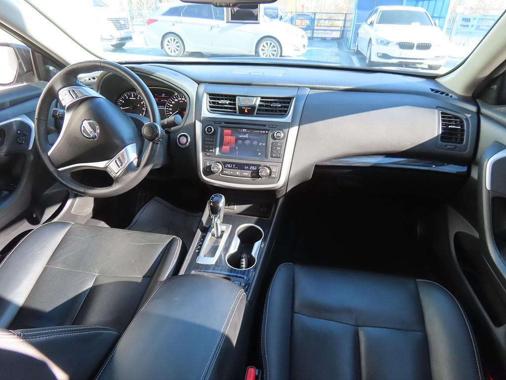 Nissan Altima - Vista 5