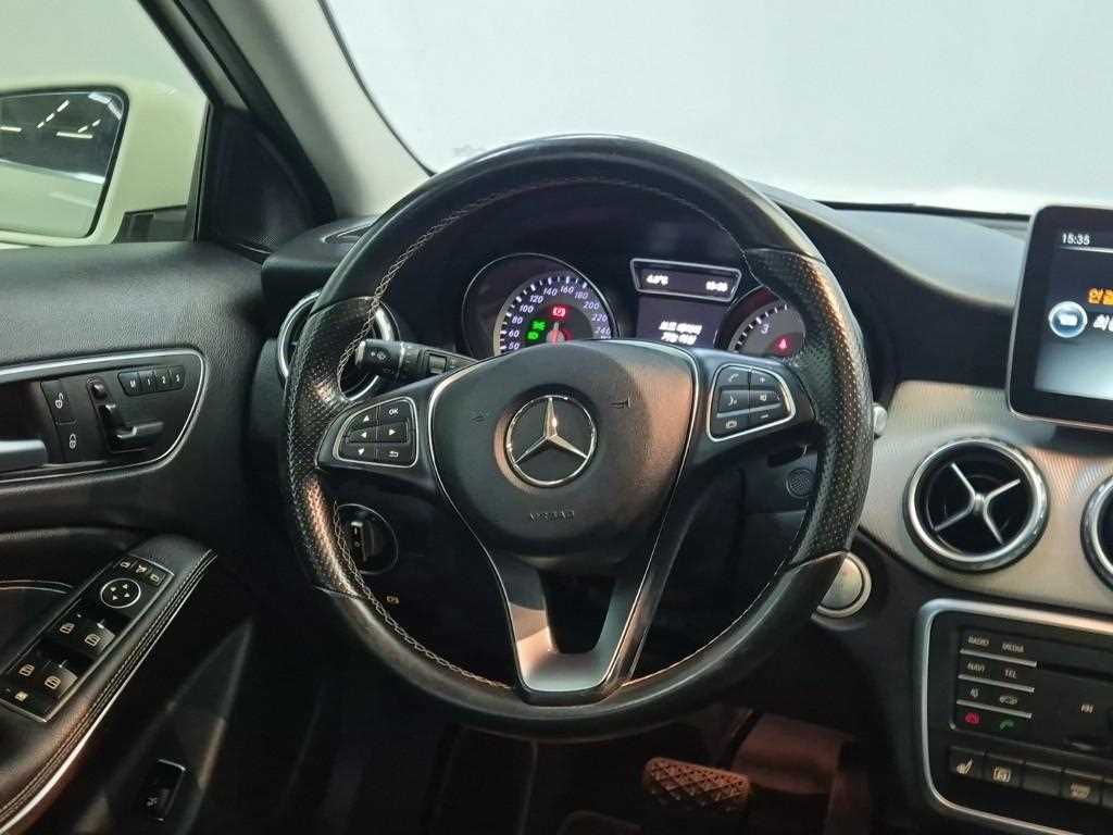 Mercedes Benz GLA Class - Vista 9