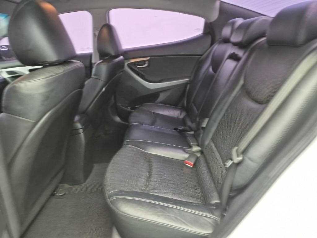 HYUNDAI Avante - Vista 12