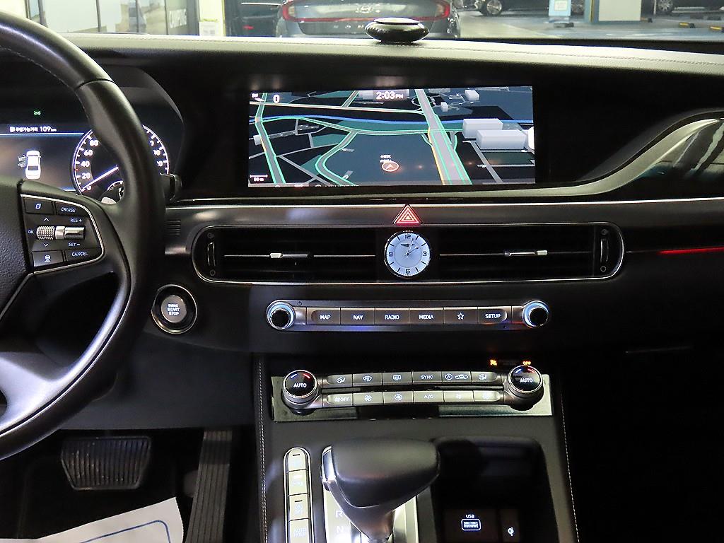 Genesis G90 - Vista 11