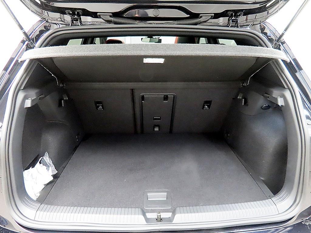 Volkswagen Golf 2023 Negro - Importación desde Corea - HF Imports Iquique - Foto 17