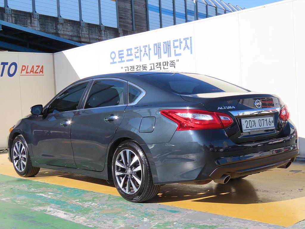 Nissan Altima - Vista 4