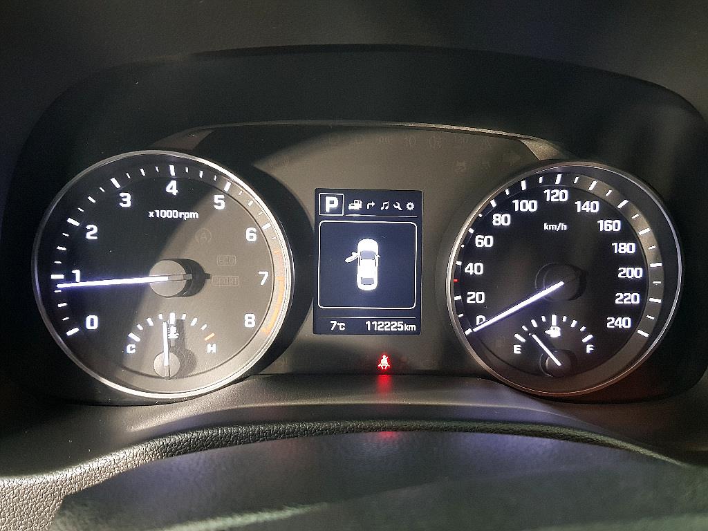 HYUNDAI Avante - Vista 9