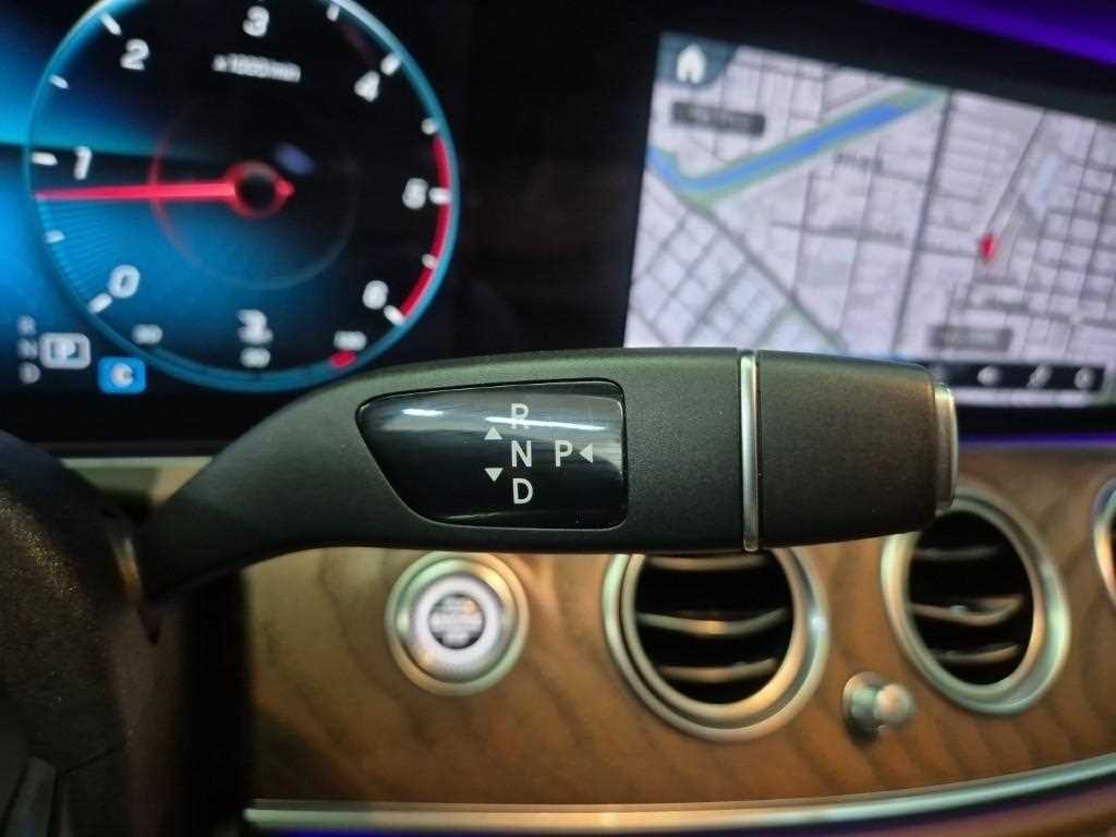 Mercedes Benz E class - Vista 8