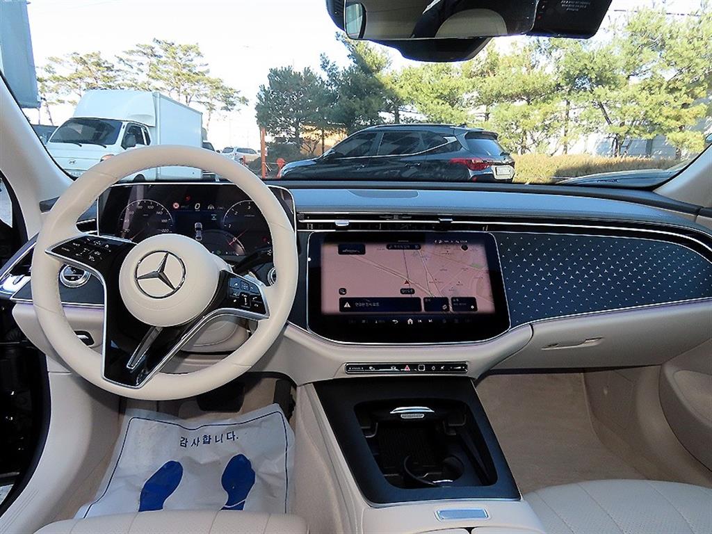 Mercedes Benz E class - Vista 7