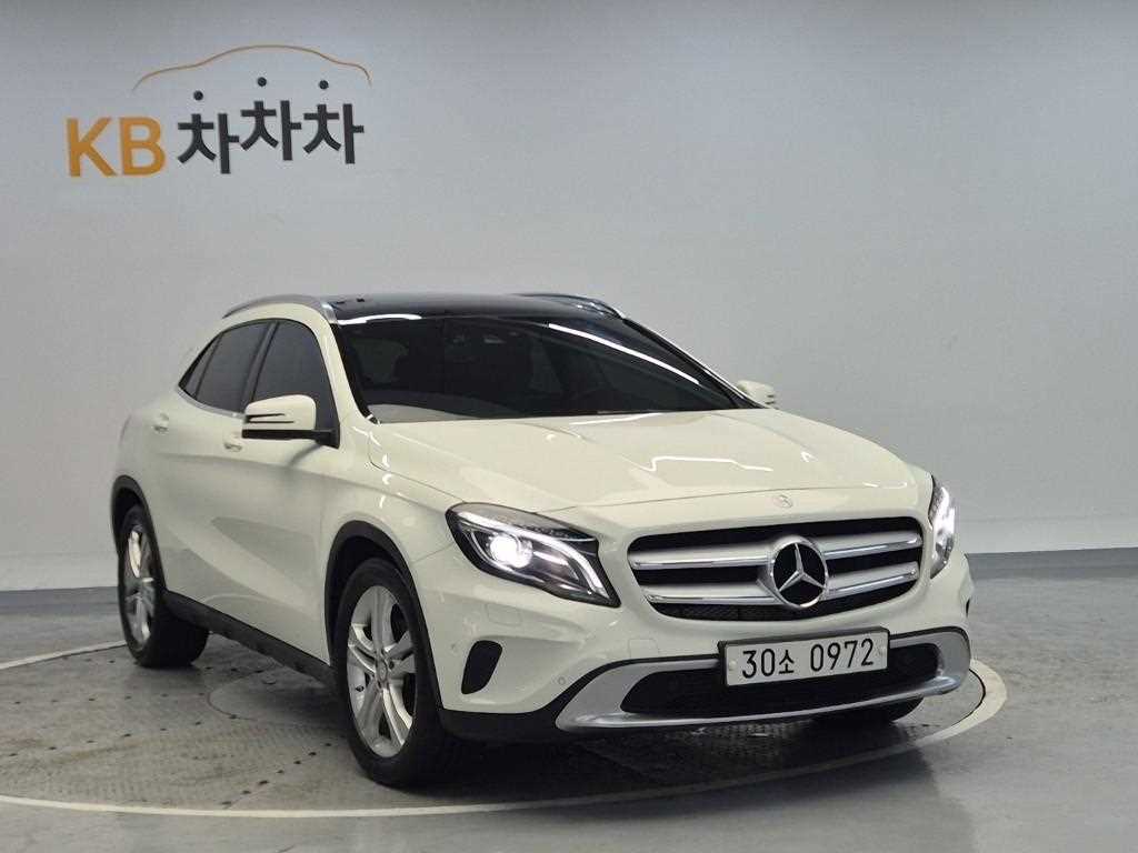 Mercedes Benz GLA Class - Vista 4