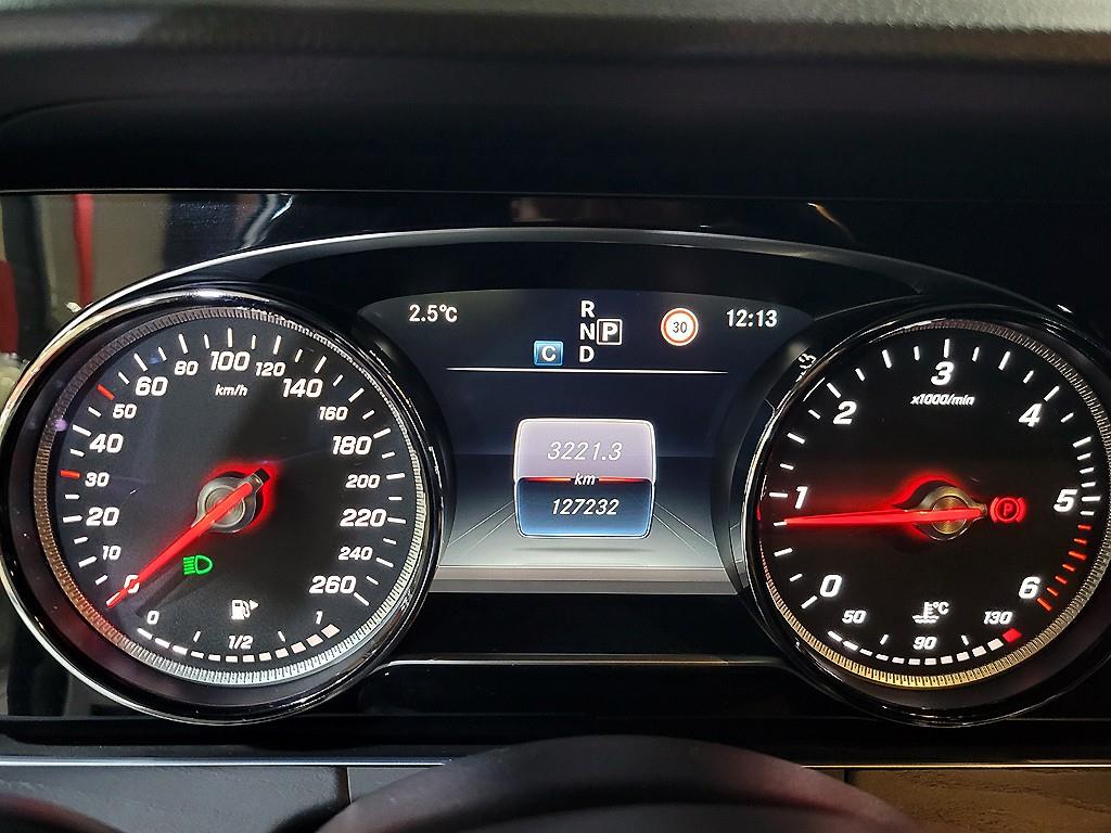 Mercedes Benz E class - Vista 10