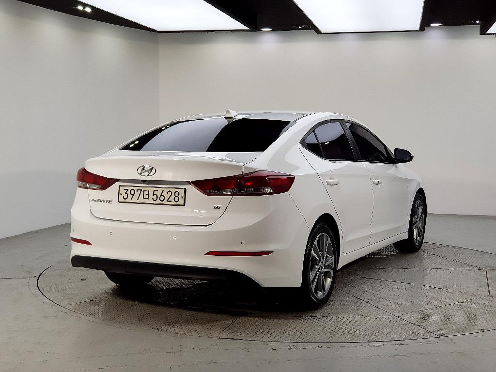 HYUNDAI Avante - Vista 4