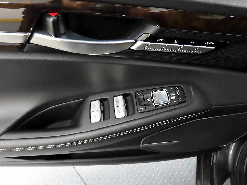 Genesis G90 - Vista 11