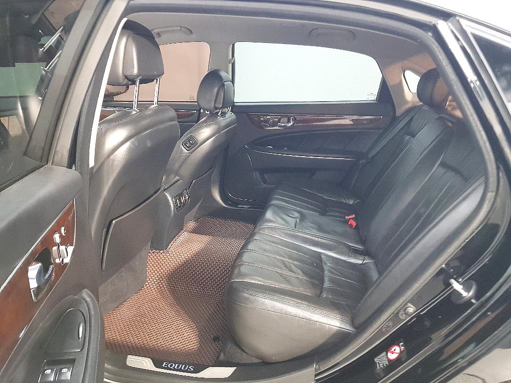 HYUNDAI Equus - Vista 9