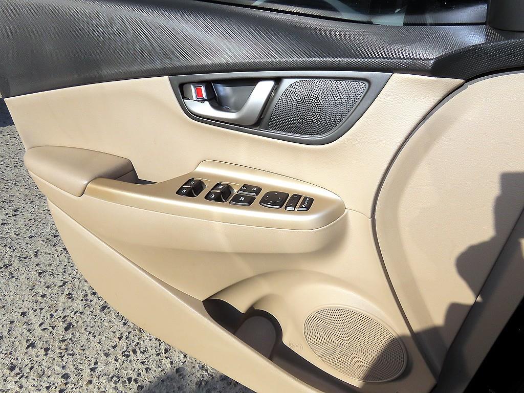 HYUNDAI Kona - Vista 11