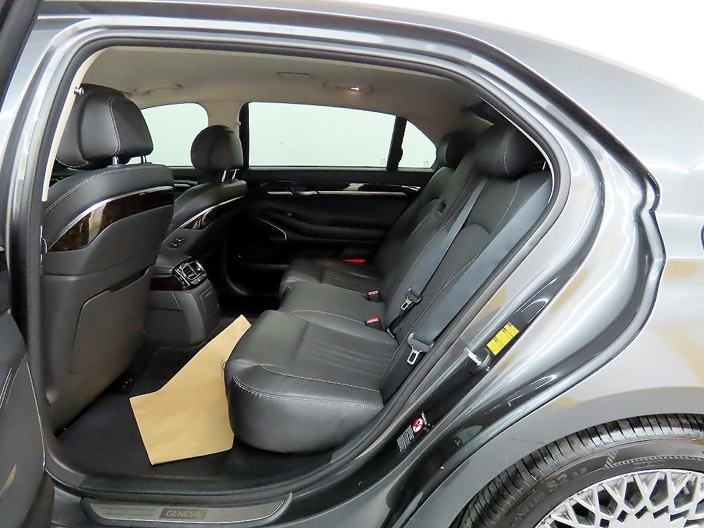 Genesis G90 - Vista 6