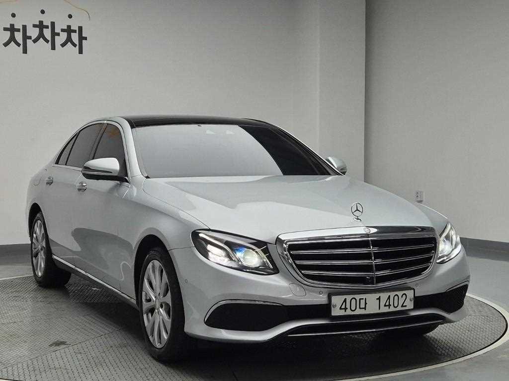 Mercedes Benz E class - Vista 4