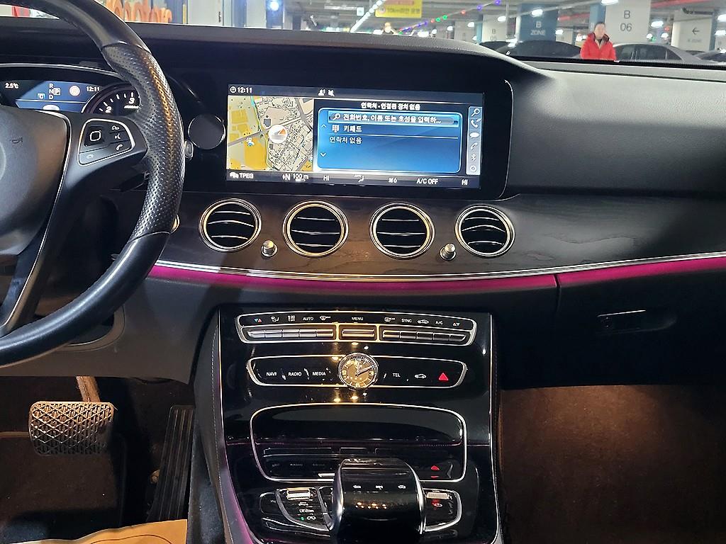 Mercedes Benz E class - Vista 11