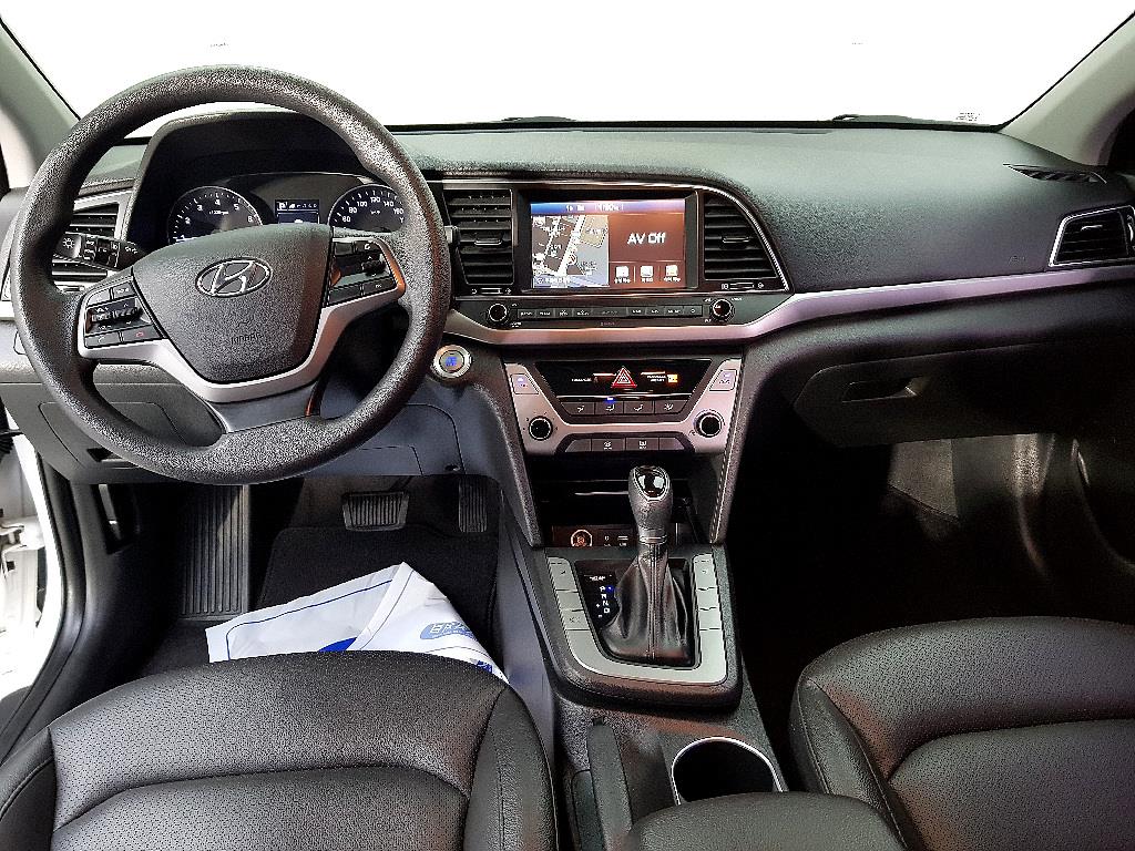 HYUNDAI Avante - Vista 10