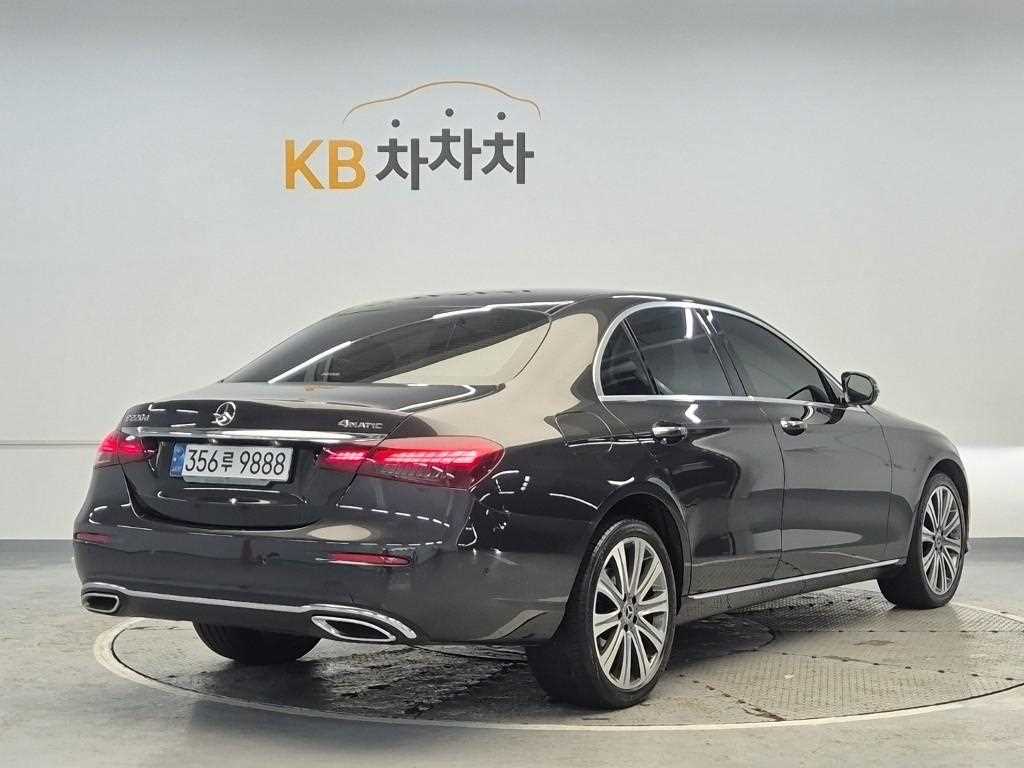 Mercedes Benz E class - Vista 3