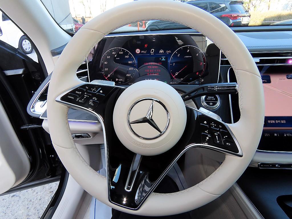 Mercedes Benz E class - Vista 8