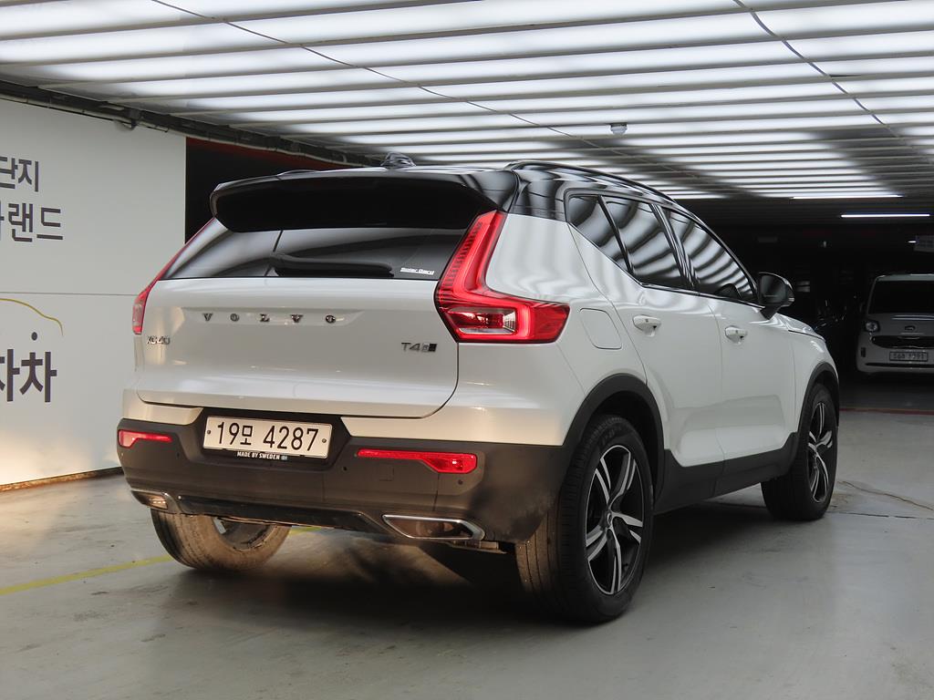 Volvo XC40 - Vista 4