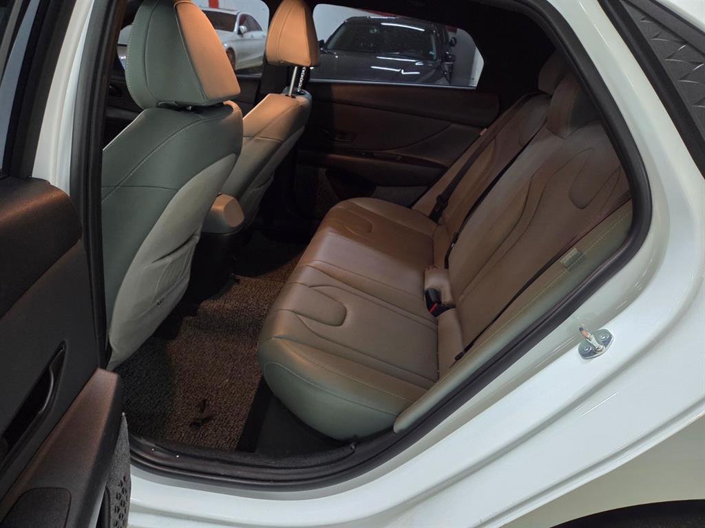 HYUNDAI Avante - Vista 7