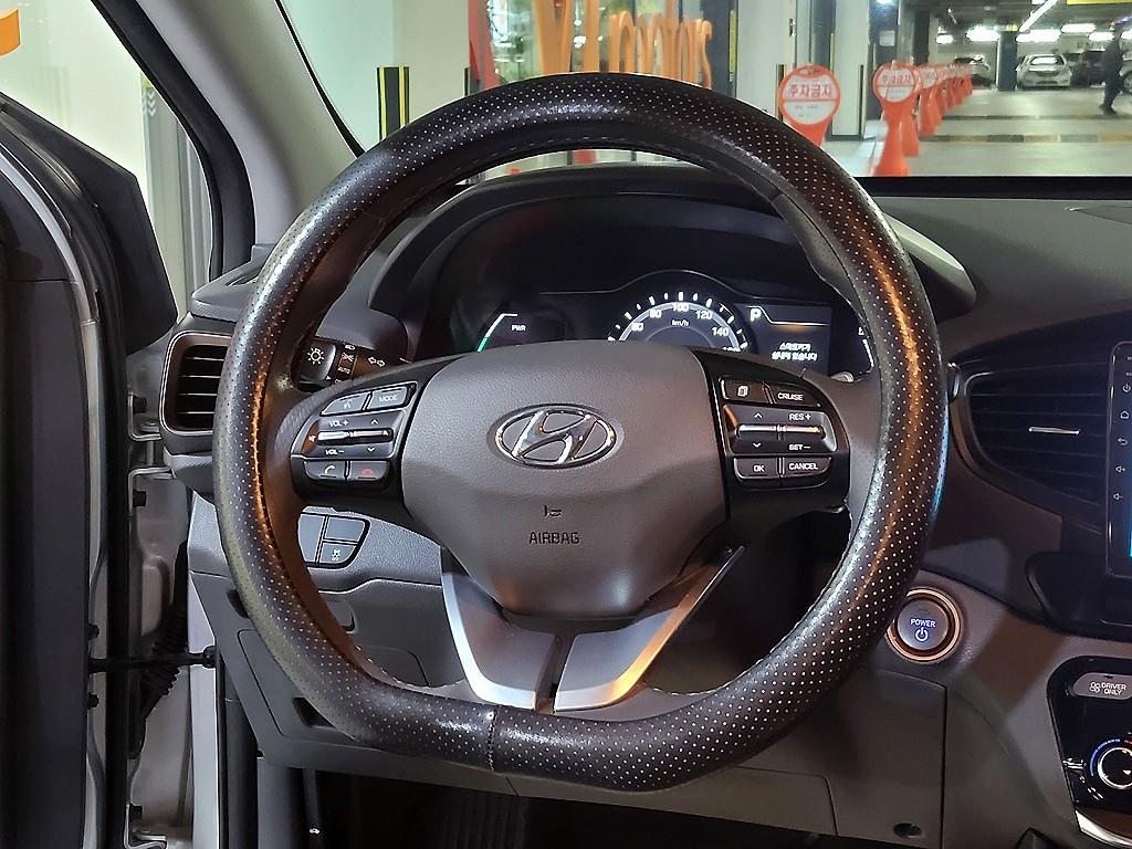 HYUNDAI Ioniq - Vista 9