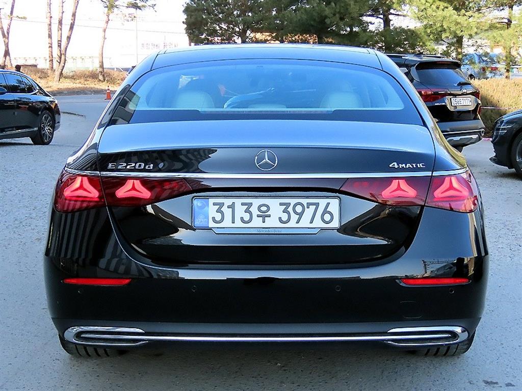 Mercedes Benz E class - Vista 4