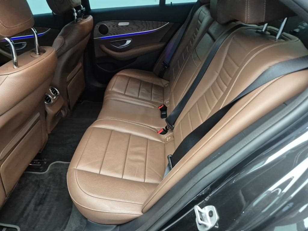 Mercedes Benz E class - Vista 12