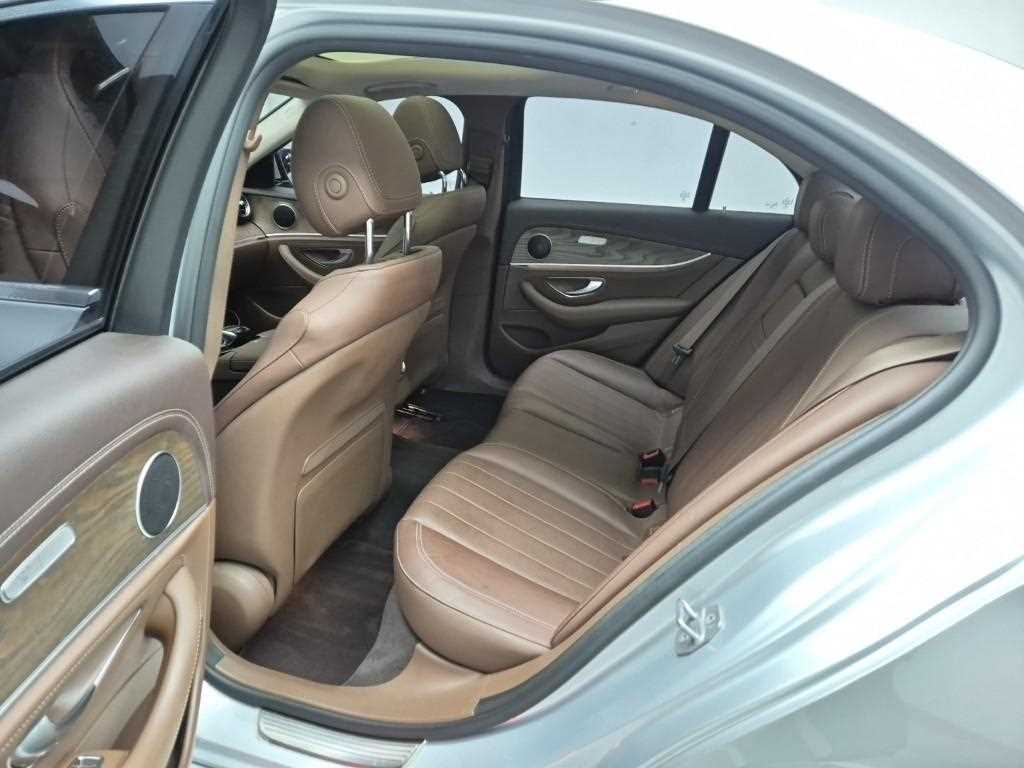 Mercedes Benz E class - Vista 12