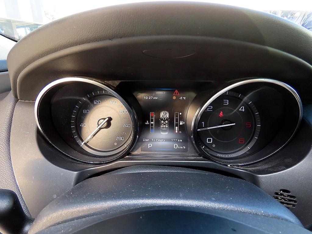 Jaguar XE - Vista 9