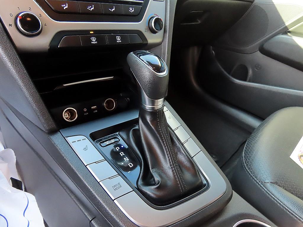 HYUNDAI Avante - Vista 11