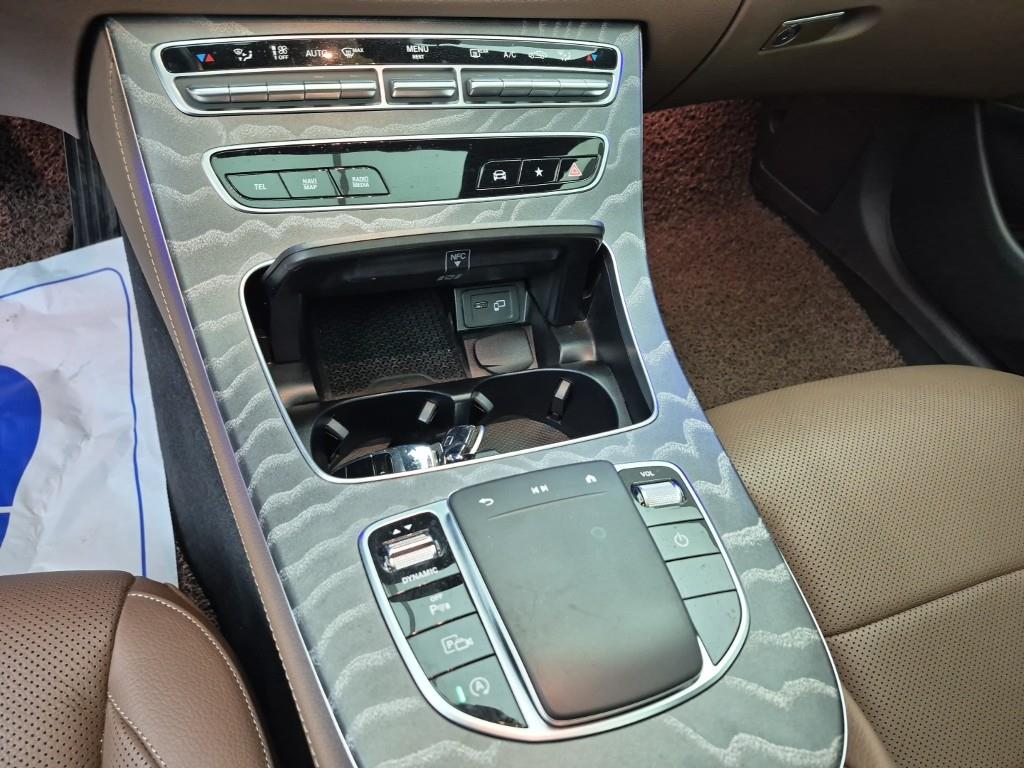 Mercedes Benz E class - Vista 10