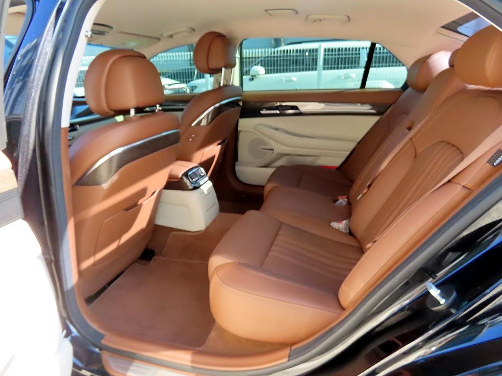 Genesis G90 - Vista 6