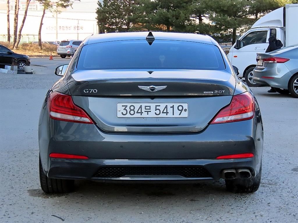 Genesis G70 - Vista 4