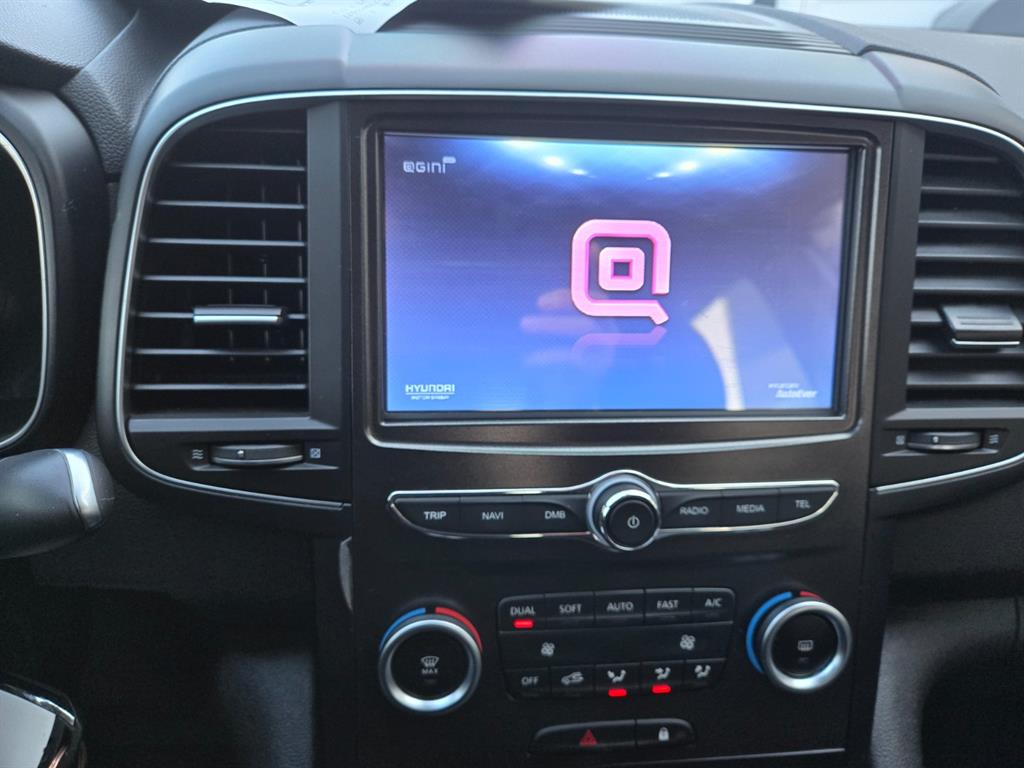 SAMSUNG QM6 - Vista 5