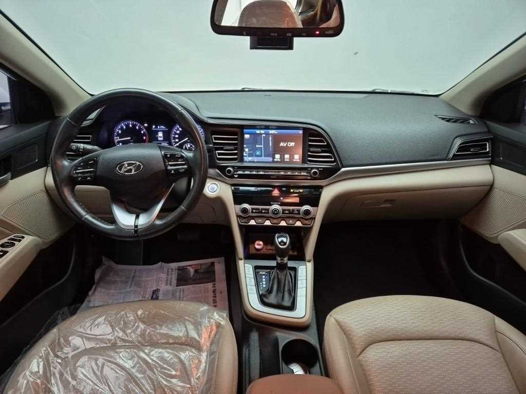 HYUNDAI Avante - Vista 7
