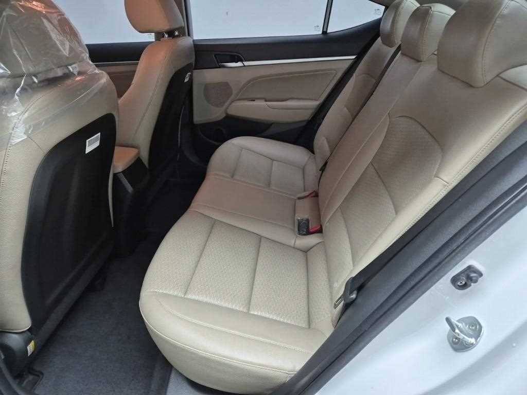 HYUNDAI Avante - Vista 12