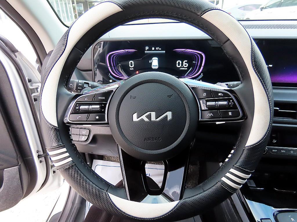 KIA Seltos - Vista 8