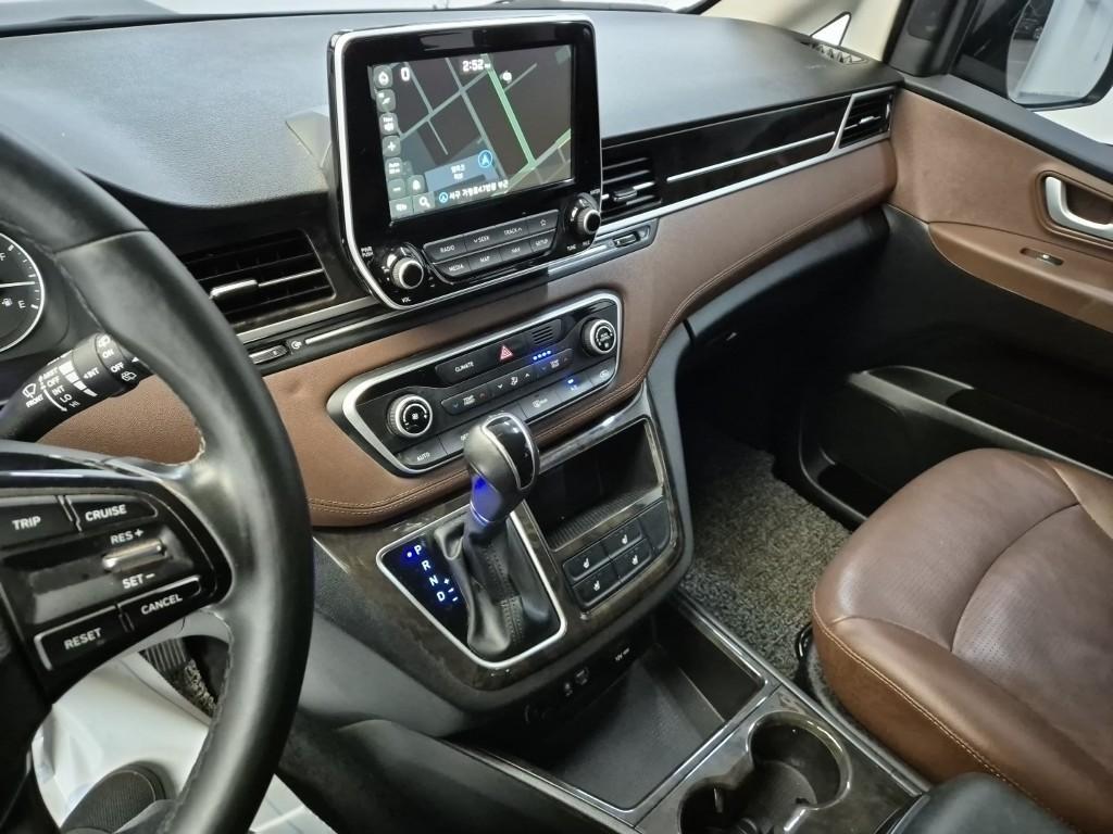 HYUNDAI Starex - Vista 10